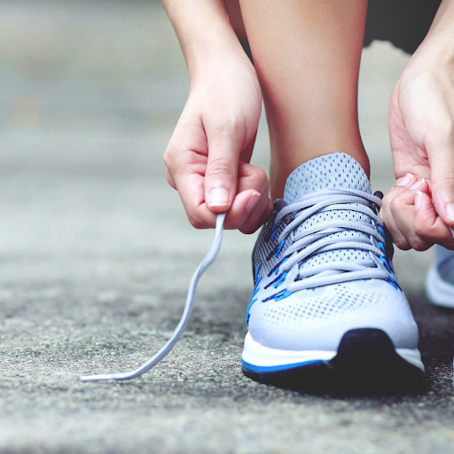 chaussures blanches lacets sport