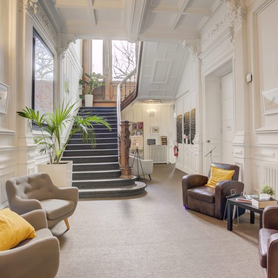 intérieur de la Maison d'Alfred Escalier Fauteuil Grand couloir d'entrée